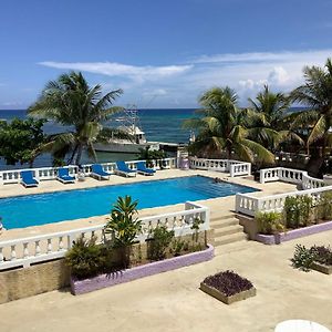 Cariblue Hotel & Scuba Resort